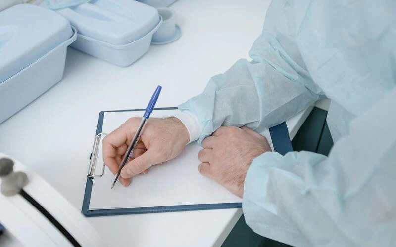 Ce que gagnent les médecins avec les résumés IA
